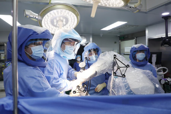 Barunseang Hospital succeeded for the first time in artificial hip robot surgery with minimally invasive surgery