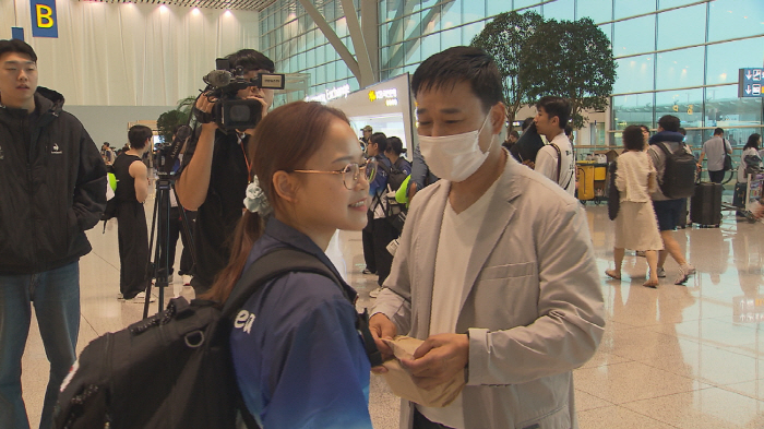 Daughter hunts for medals, 父 broadcasts'Gymnological Women' Yeo Hong-cheol X Yeo-jeong catches the airport (KBS Paris Olympics)