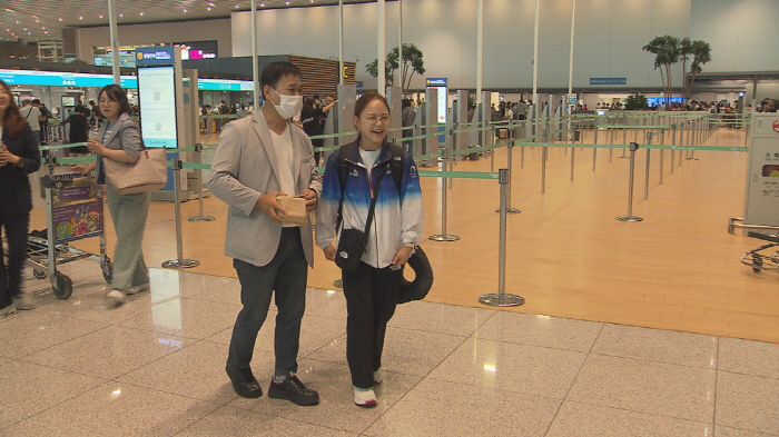 Daughter hunts for medals, 父 broadcasts'Gymnological Women' Yeo Hong-cheol X Yeo-jeong catches the airport (KBS Paris Olympics)