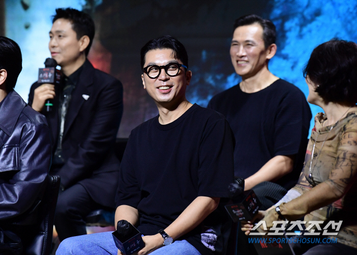 Director Lee Eung-bok of 'Sweet Home 3''For me 'Sweet Home' Do you regret it?'...Joking'