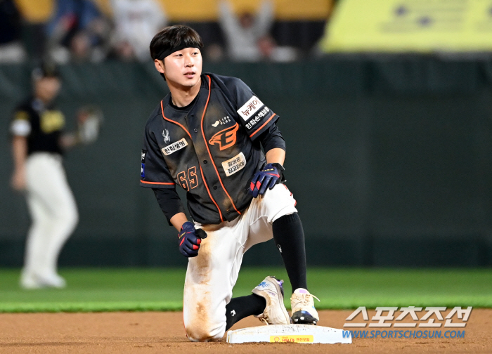 'Finding my own way to live...' a ground ball rather than a fly. a base run rather than a hit. I don't have many chances, so I'm more desperate... Surviving the first team of Hanwha 'Faker' 