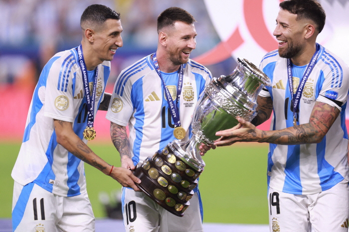 From the 2008 gold medal to the 2024 Copa championship...GOAT and his best friend, in tears 'Last Dance'