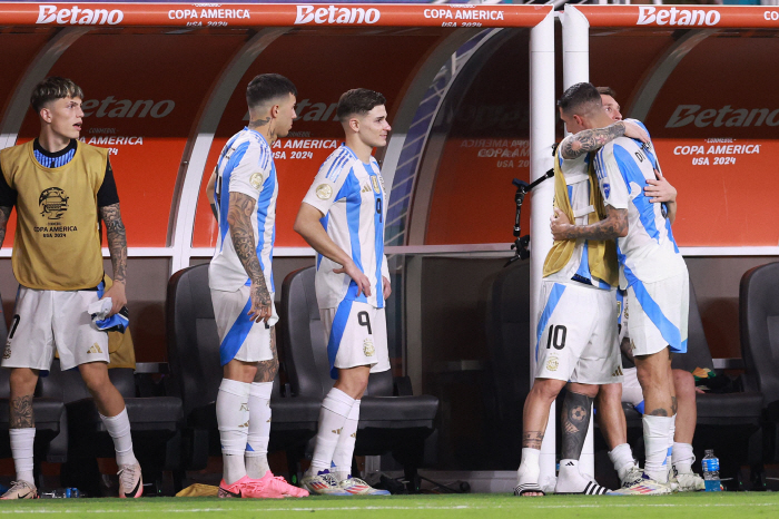 From the 2008 gold medal to the 2024 Copa championship...GOAT and his best friend, in tears 'Last Dance'