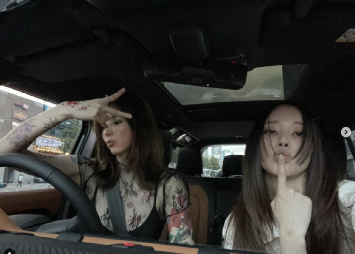 'Full body tattoos and seatbelts not worn' Han So-hee X Jeon Jong-seo, socializing shot that has spread to controversy 