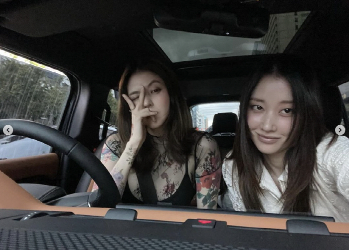 'Full body tattoos and seatbelts not worn' Han So-hee X Jeon Jong-seo, socializing shot that has spread to controversy 