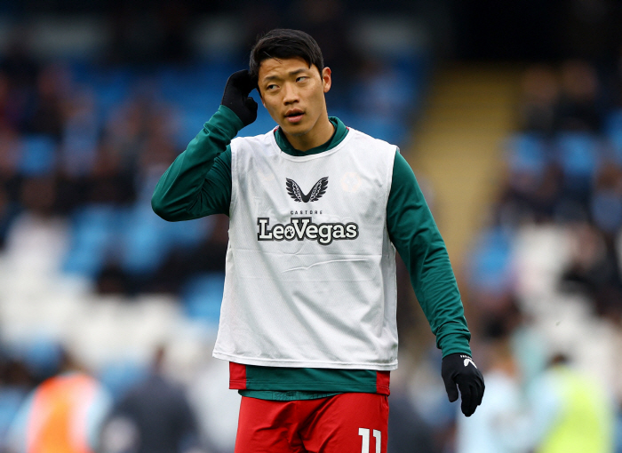 How dare you discriminate against Hwang Heechan?' Fellow Wolverhampton, punch → exit...The club has filed a UEFA complaint against the club 'full support of the players'