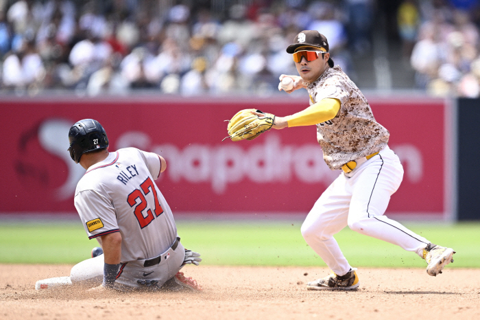 I can't believe you're stuck with 'Today's defense'! Kim Ha-sung's RBI is unfortunate, but 1 hit-1 walk-1 score-1 first half of the steal...SD 3-6 ATL