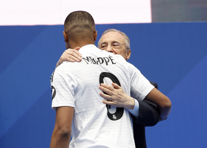 'Is it that good?' At Real's joining ceremony 'Emblem kiss  perfect Spanish speech'...Mbappe, in front of 80,000 people 'I'm a happy boy'