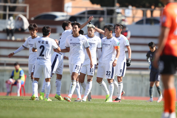 'Kim Ki-dong Derby → Acting Match → Rebellion of the Bottom'The Korea Cup, now only four teams survive