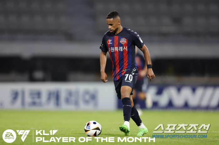 'Lee Seung-woo in May → Andersson in June' 'Popularity'Sharpball Suwon FC, Player of the Month Award for consecutive years 