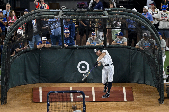 'NL's 2nd designated hitter' Ohtani has no home run in the All-Star Game yet...Judge is in center field for AL 4