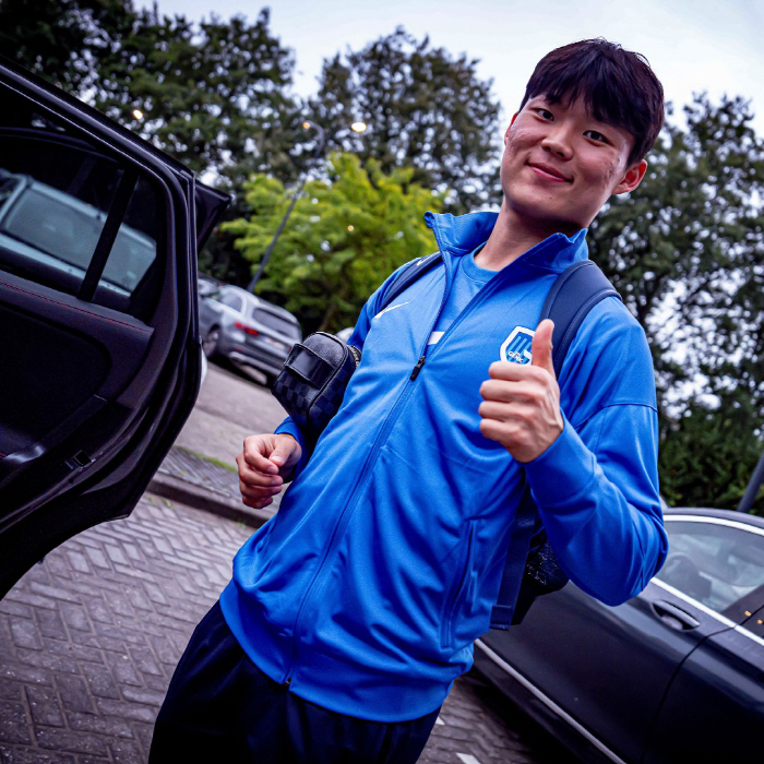 'Holding Son Heung-min's hand'Oh Hyun-kyu, wearing a familiar blue uniform'Ready to revive'...Four-year contract with Belgium's prestigious Genk