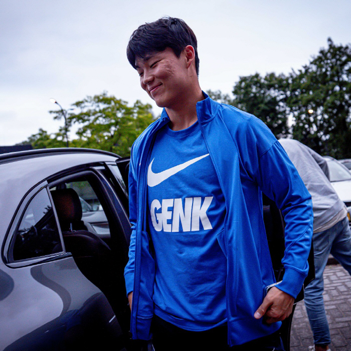 'Holding Son Heung-min's hand'Oh Hyun-kyu, wearing a familiar blue uniform'Ready to revive'...Four-year contract with Belgium's prestigious Genk