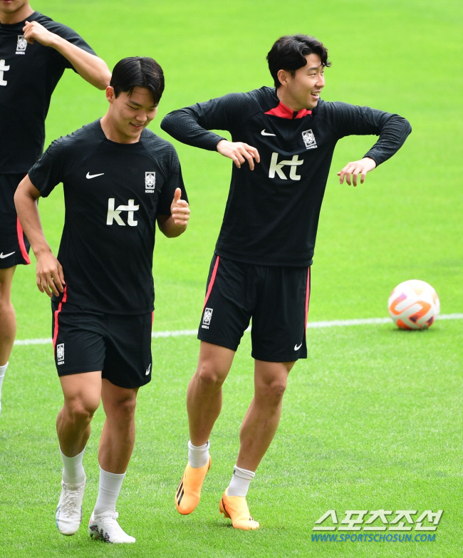 'Holding Son Heung-min's hand'Oh Hyun-kyu, wearing a familiar blue uniform'Ready to revive'...Four-year contract with Belgium's prestigious Genk