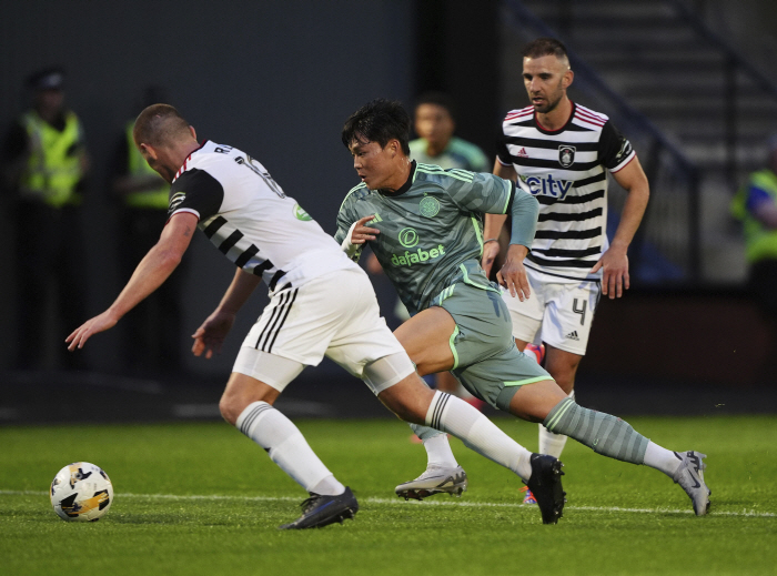 'Holding Son Heung-min's hand'Oh Hyun-kyu, wearing a familiar blue uniform'Ready to revive'...Four-year contract with Belgium's prestigious Genk