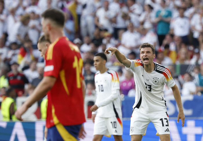 'That's it for the space performance' 獨Legend Thomas Muller Retires from National University...45 goals in 131 games  WC wins