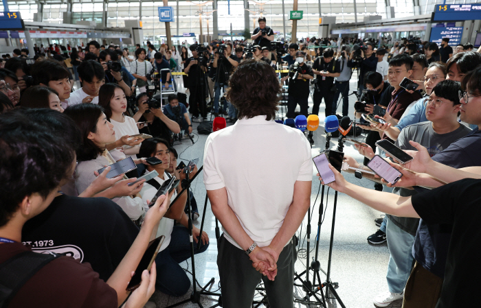 'Leaving Europe'A team coach Hong Myung-bo'It was a condition for the appointment of a foreign coach and acceptance of the coach'