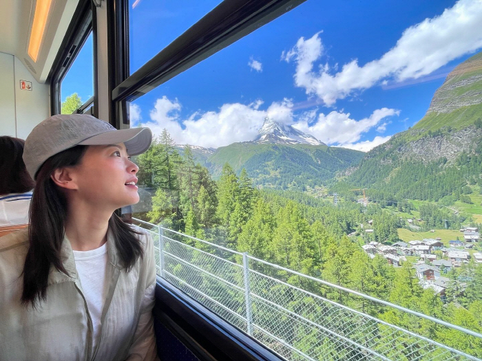 'First trip with mom and step sister' Chun Woo-hee, in front of the beautiful scenery of Switzerland