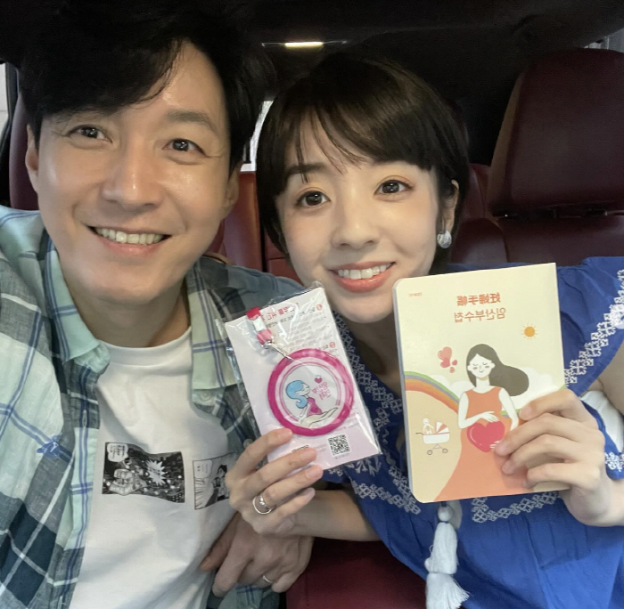 'Shim Hyung-tak ♥' Saya issued a letter 'Pregnant Women's Notebook''The most precious gift for giving birth early next year' 