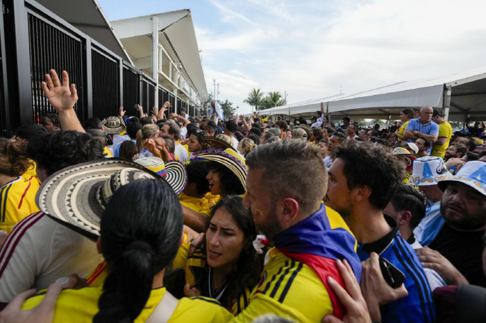 Shocking Messi storm sobbing, but laughed again...'Routaro's winning goal'Archen overwhelms Colombia to win 16th Copa → Major 3 consecutive losses'Great work'