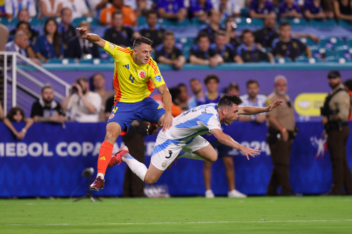 Shocking Messi storm sobbing, but laughed again...'Routaro's winning goal'Archen overwhelms Colombia to win 16th Copa → Major 3 consecutive losses'Great work'