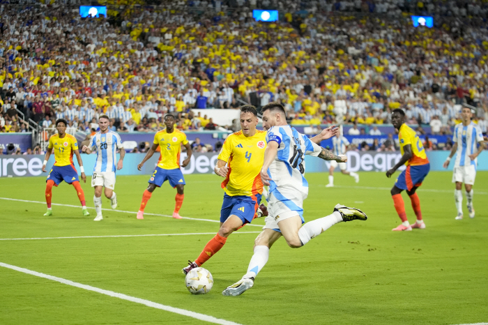 Shocking Messi storm sobbing, but laughed again...'Routaro's winning goal'Archen overwhelms Colombia to win 16th Copa → Major 3 consecutive losses'Great work'