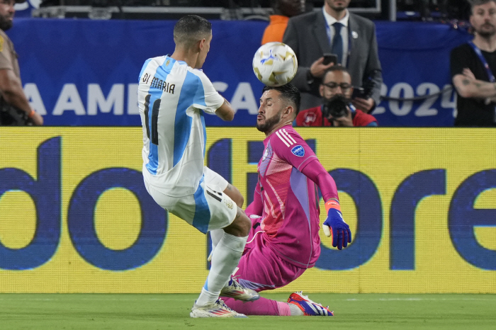 Shocking Messi storm sobbing, but laughed again...'Routaro's winning goal'Archen overwhelms Colombia to win 16th Copa → Major 3 consecutive losses'Great work'