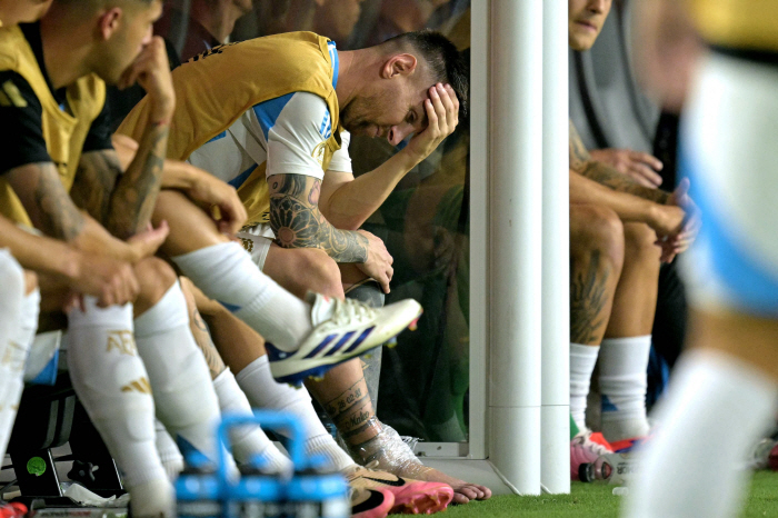 Shocking Messi storm sobbing, but laughed again...'Routaro's winning goal'Archen overwhelms Colombia to win 16th Copa → Major 3 consecutive losses'Great work'