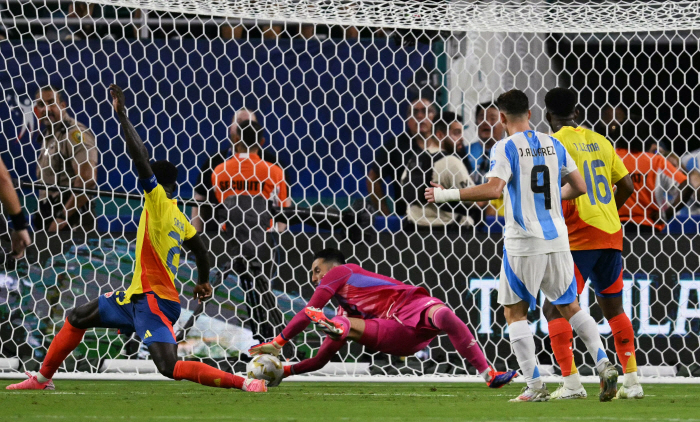 Shocking Messi storm sobbing, but laughed again...'Routaro's winning goal'Archen overwhelms Colombia to win 16th Copa → Major 3 consecutive losses'Great work'