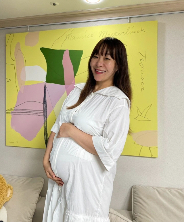 Jung Ju-ri Announces Fifth Pregnancy