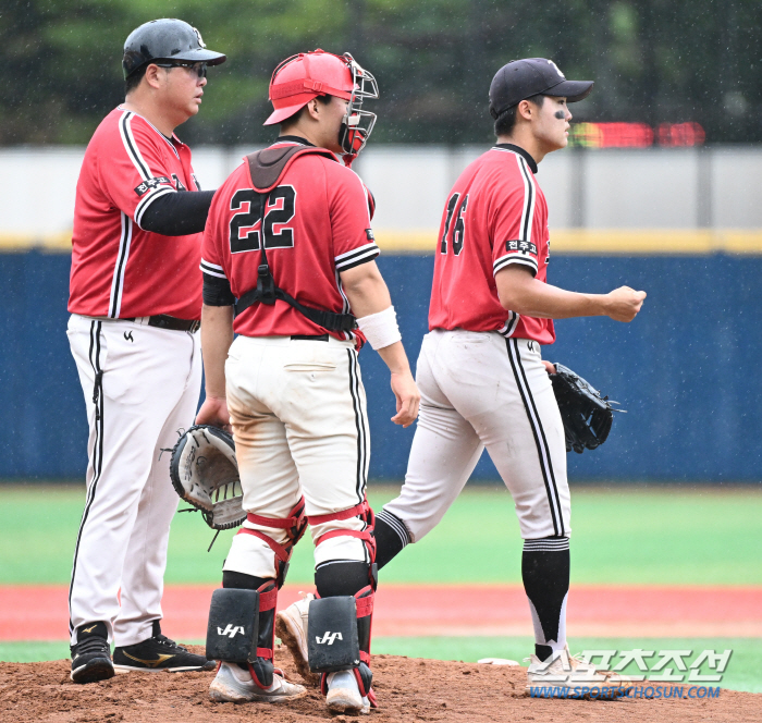 'Stop the game for 104 minutes → 291 minutes in the rain' Jung Woo-joo gave Jeon the first blue dragon flag in 100 years! First national championship in 39 years. 