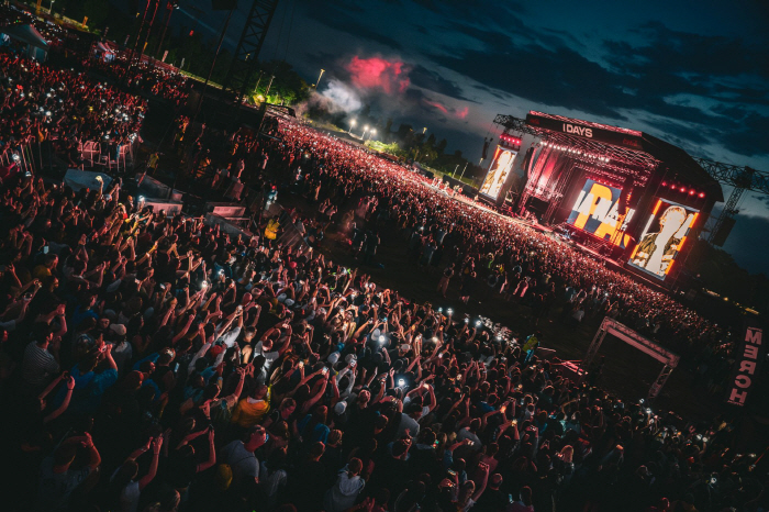 Stray Kids Met 70,000 Audiences...Milan's Big Music Festival Headlining Performance Results