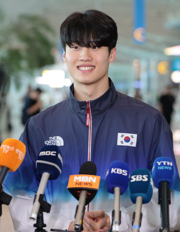 Swim 黃 Kim's departure from Paris, the battleground...Junghoon Lee General Manager'Aim for 3 Medals'...Chairman Chung Chang-hoon'I believe in 金믿는다 for the first time in 12 years'