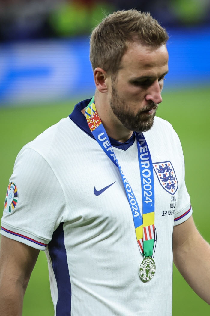 'Unrelated jinx' 61 min OUT→'Leave with your head down, '英 Juppo' Harry Kane's question to the future'Will the national team remain'