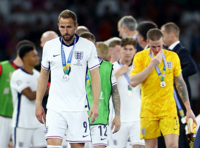 'Unrelated jinx' 61 min OUT→'Leave with your head down, '英 Juppo' Harry Kane's question to the future'Will the national team remain'