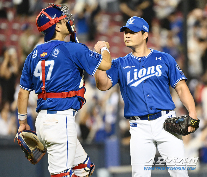 Oh Seung-hwan over Lim Chang-yong and Choo Shin-soo, who broke Jose's record, spark of the golden generation born in 1982. A new record for professional baseball 'supreme age' is imminent