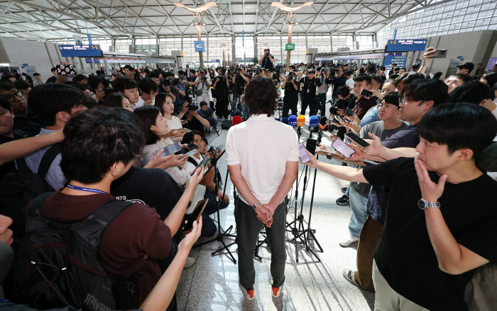 'Open possibility → Answer → First communication' Reunion of Hong Myung-bo, Son Heung-min, and Kang San will also change in 10 years 'Coach-player'