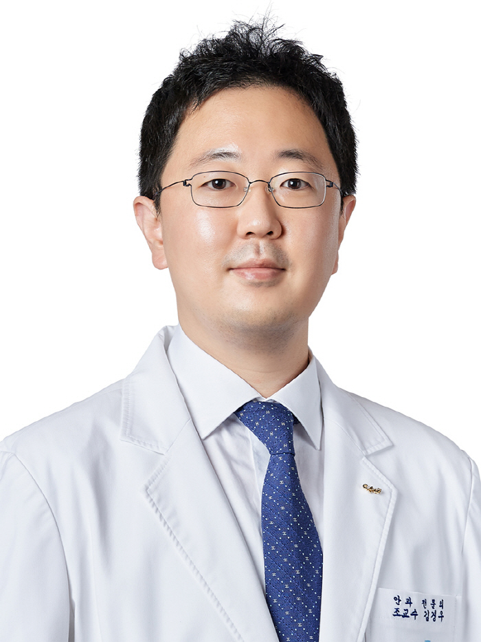 Professor Kim Kyung-woo of Chung-Ang University Hospital won the Video Symposium of the Korean Society of Cataract Refractive Surgery 'Best Prize'