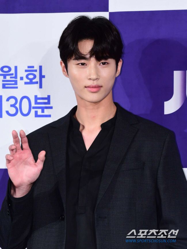 'The first time this happened since the airport was established'Byeon Woo-seok 'Excessive Kyung-ho' Apology → The National Assembly is in turmoil following the launch of an internal investigation