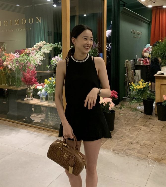 Son Yeon-jae Displays Slim Post-Pregnancy Figure