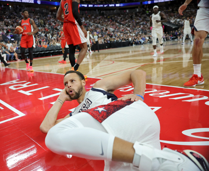 'SELECTION DILEMENTS. NO PROBLEM' USA Dream Team Beat Serbia by 29 points. Curry scored 24 points. Dream Team has a separate 'Hidden Power'