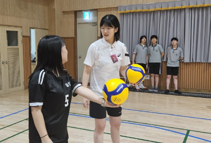 With promising Incheon volleyball players! Heungkuk Life Insurance's Talent Donation, Daily Youth Volleyball Class