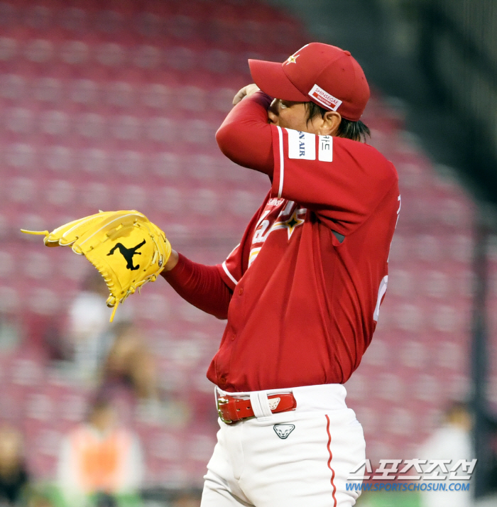 'Yang Hyun-jong and Song Jin-woo did the same. ' ''Eternal Ace's '3 innings of 8 runs shock' Lee Sung-yong's diagnosis' Kwang-hyun is also in transition now. Pattern change, need to adjust the level'