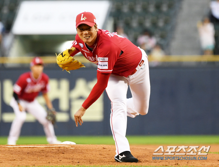 'Yang Hyun-jong and Song Jin-woo did the same. ' ''Eternal Ace's '3 innings of 8 runs shock' Lee Sung-yong's diagnosis' Kwang-hyun is also in transition now. Pattern change, need to adjust the level'