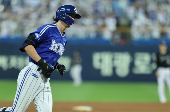 Blue blood of 24,000 silent people, 'Captain', leaps up to Koo Ja-wook's line drive two-run! 'Sold Out' A shot that woke Lapak up. 