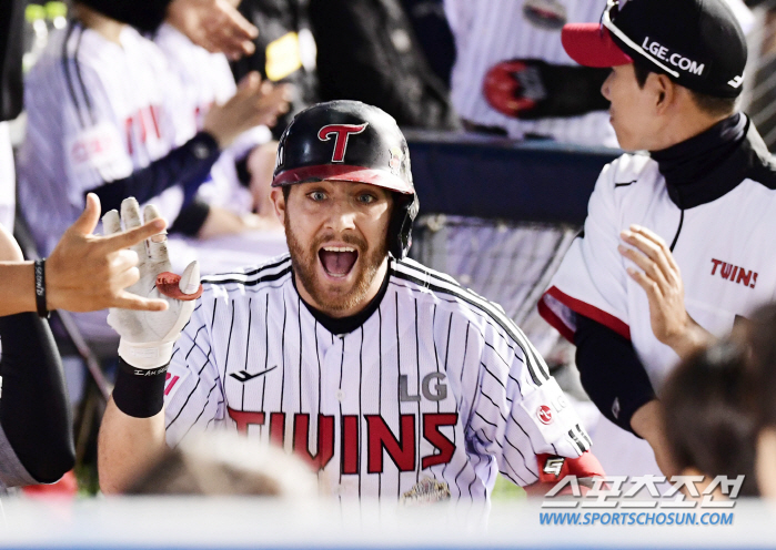 'Complete LG Megatwinspo Explosion'Austin 2 Home Runs, 5 RBIs' LG won 16-7, and won 4 consecutive games after 4 consecutive losses in the second half. 4th consecutive game in second place 