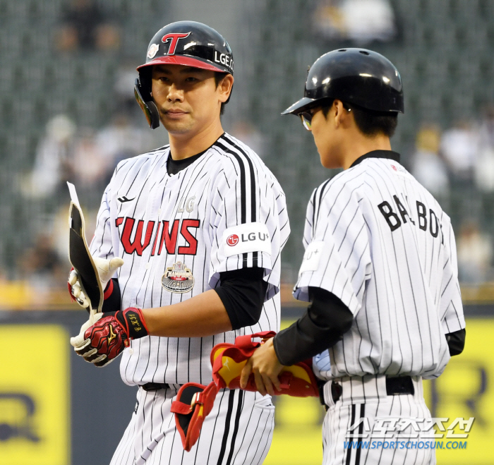 'Complete LG Megatwinspo Explosion'Austin 2 Home Runs, 5 RBIs' LG won 16-7, and won 4 consecutive games after 4 consecutive losses in the second half. 4th consecutive game in second place 