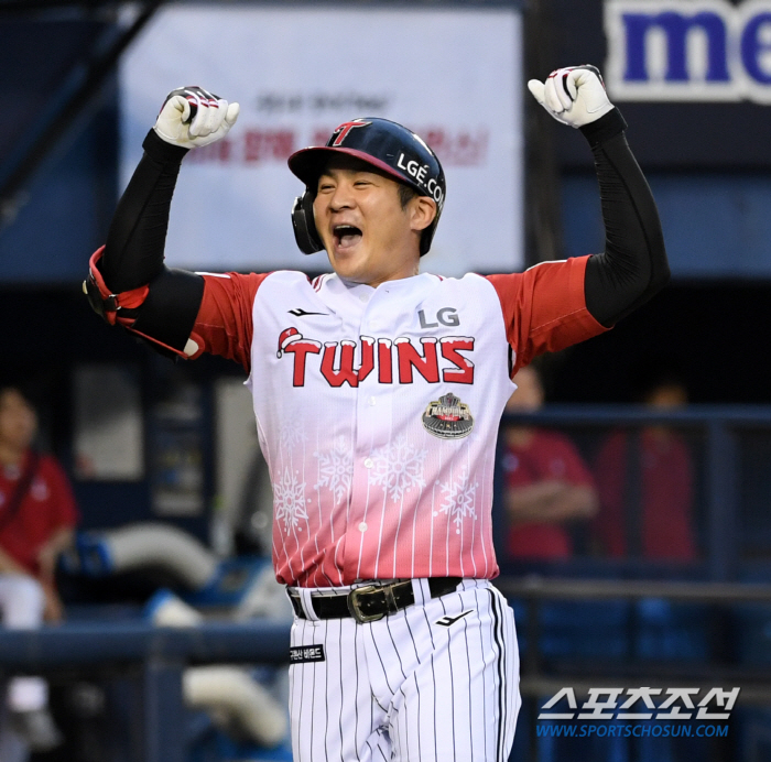 'Complete LG Megatwinspo Explosion'Austin 2 Home Runs, 5 RBIs' LG won 16-7, and won 4 consecutive games after 4 consecutive losses in the second half. 4th consecutive game in second place 