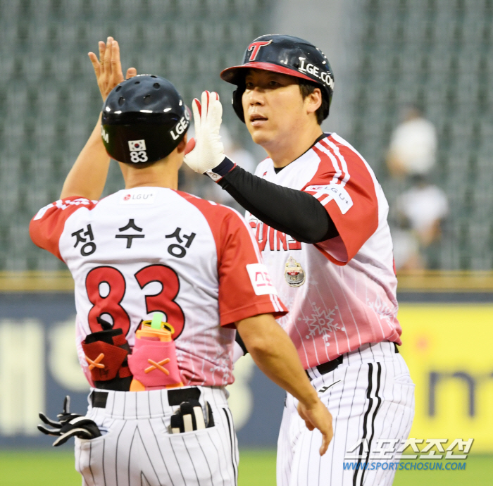 'Complete LG Megatwinspo Explosion'Austin 2 Home Runs, 5 RBIs' LG won 16-7, and won 4 consecutive games after 4 consecutive losses in the second half. 4th consecutive game in second place 