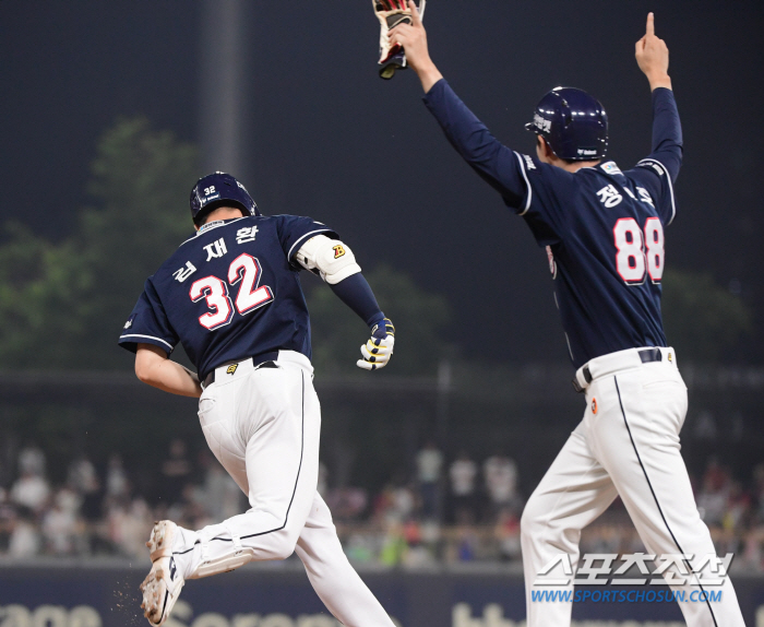 'Complete LG Megatwinspo Explosion'Austin 2 Home Runs, 5 RBIs' LG won 16-7, and won 4 consecutive games after 4 consecutive losses in the second half. 4th consecutive game in second place 